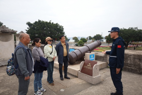 情暖三月学雷锋汕头海警局在行动(图3)